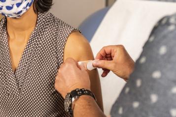 A women has a vaccination 