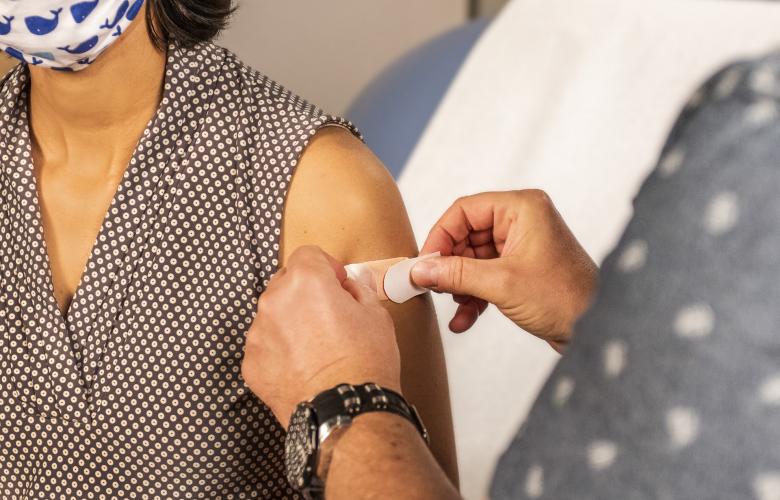 A women has a vaccination 